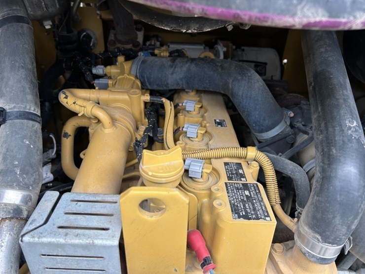 2021-caterpillar-289d3-image-39