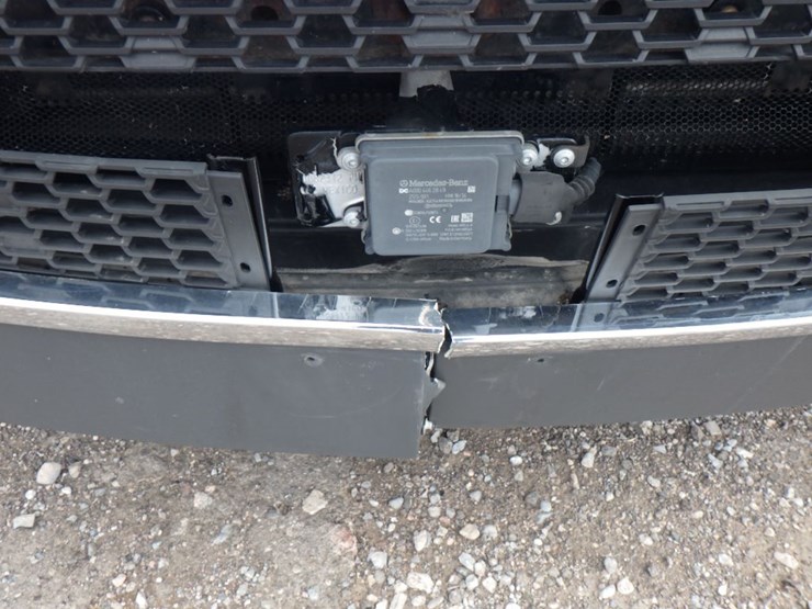 2019-freightliner-cascadia-126-image-3