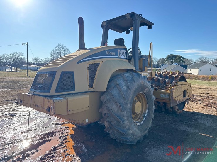 2005-caterpillar-cp-563e-image-4