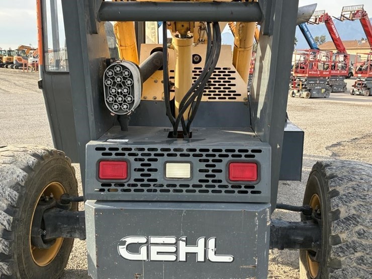 2014-gehl-rs6-34-image-9