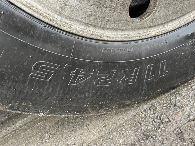 1985-mack-mh633-t/a-sleeper-truck-tractor-image-36