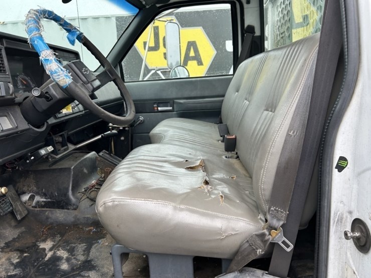 1997-chevrolet-c6500-chip-truck-image-18