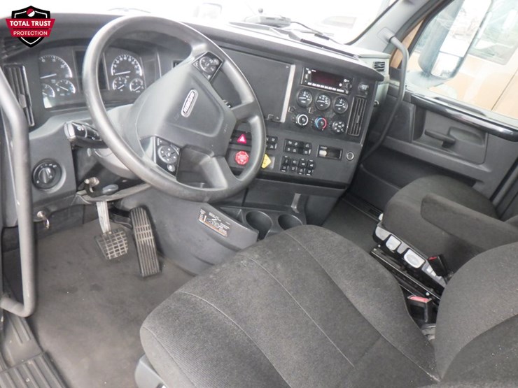 2023-freightliner-cascadia-126-image-15