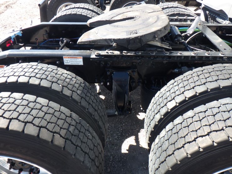 2024-freightliner-cascadia-126-image-6