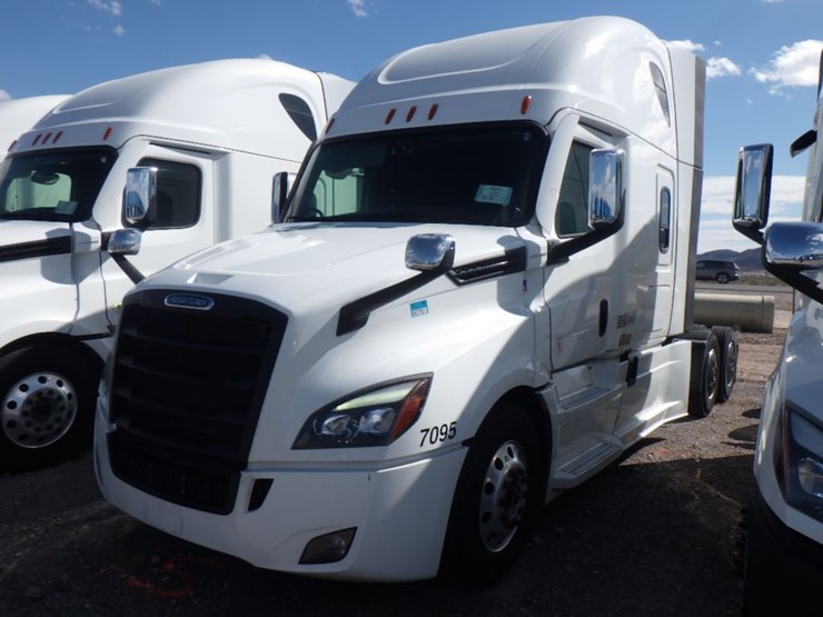 2024-freightliner-cascadia-126-image-1