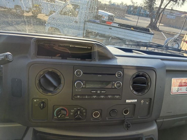 2010-ford-e350-image-13