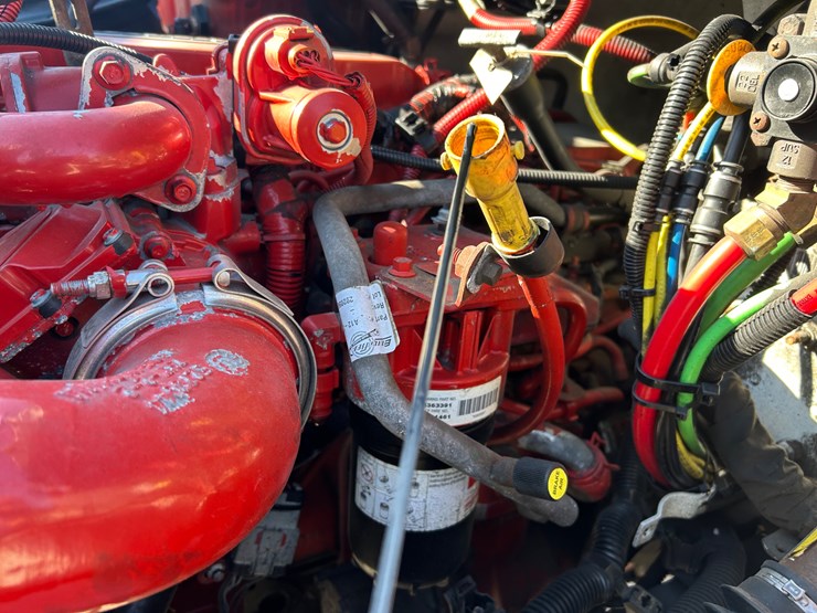 2018-freightliner-m2-106-image-28