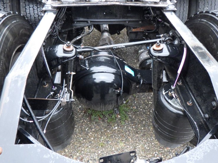 2017-peterbilt-579-image-9