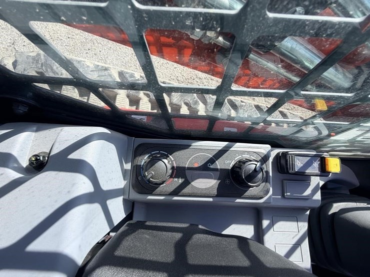 2024-kubota-svl75-3-image-12