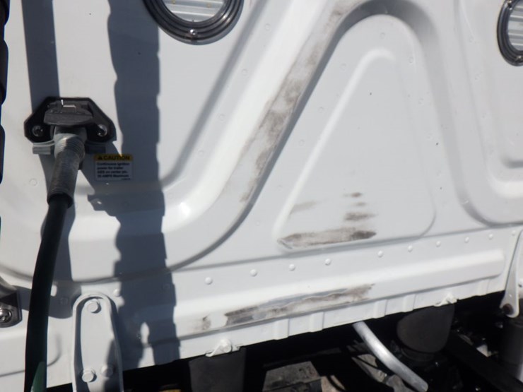 2024-freightliner-cascadia-126-image-15