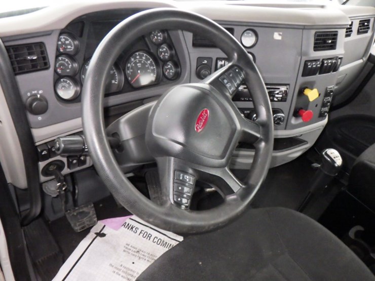 2017-peterbilt-579-image-14