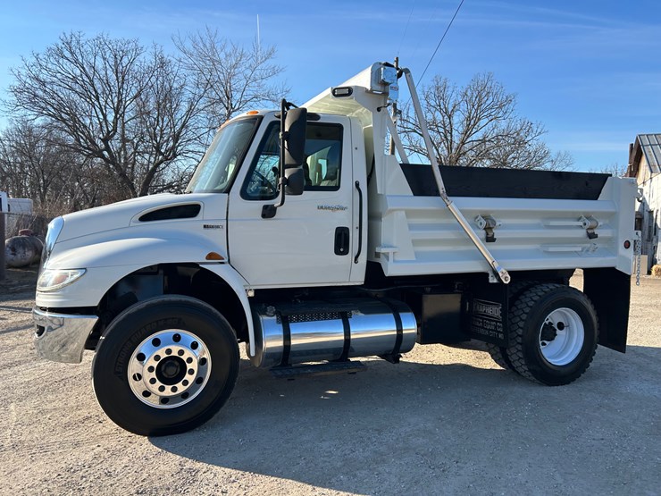 2013-international-durastar-4400-image-6