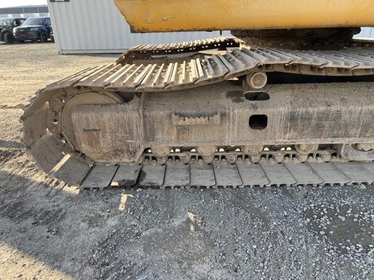 2004-deere-225c-lc-image-16