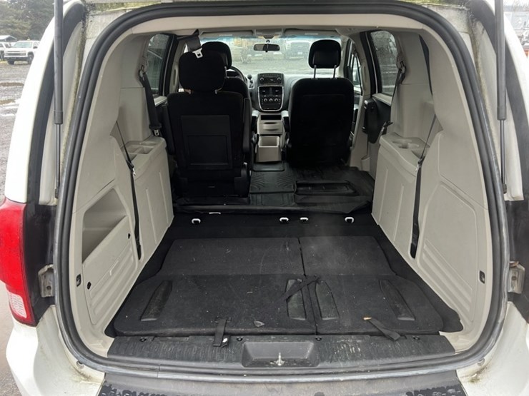 2014-dodge-grand-caravan-image-18