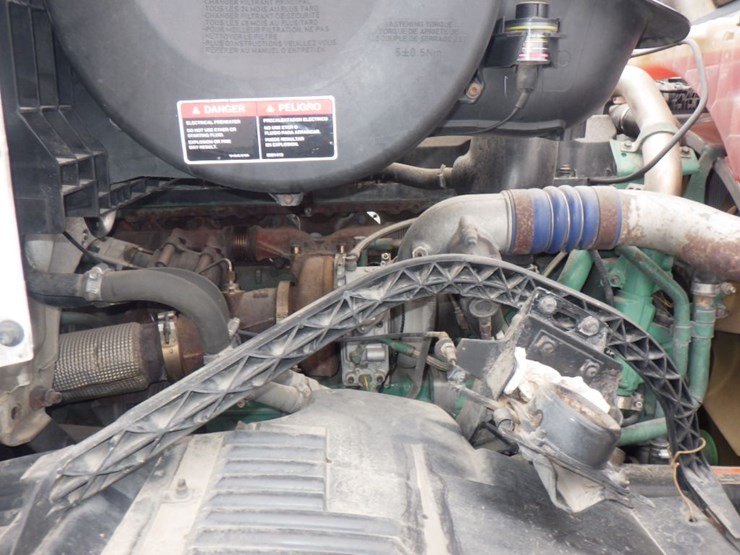 2012-volvo-vnl-300-image-18