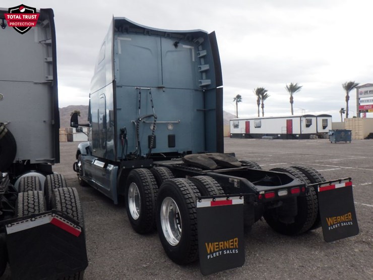 2022-peterbilt-579-image-11