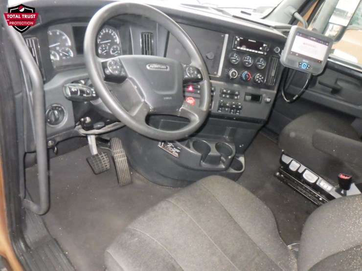 2023-freightliner-cascadia-126-image-14