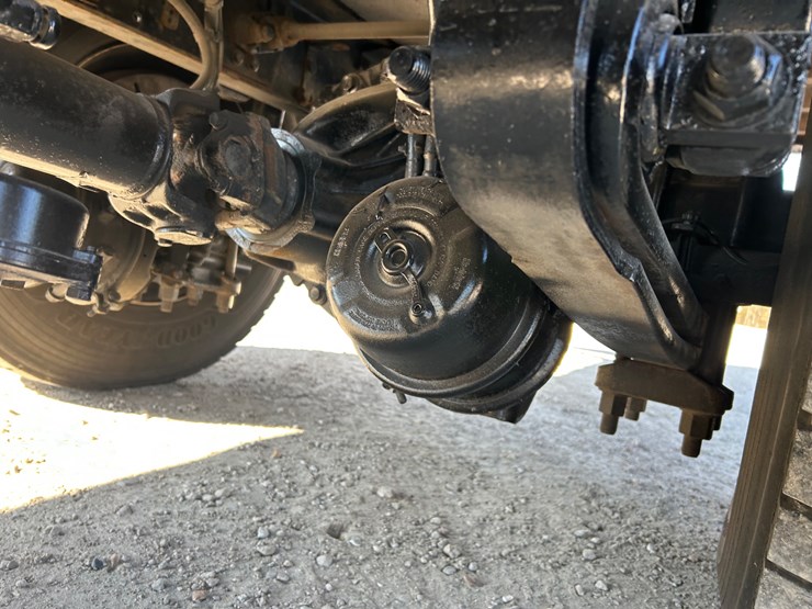 2018-freightliner-m2-106-image-81