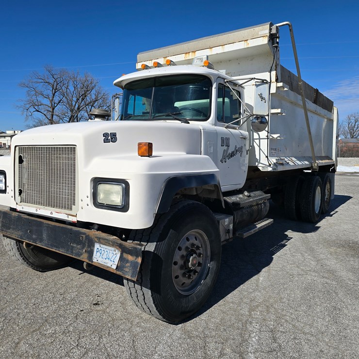 2001 MACK RD688S