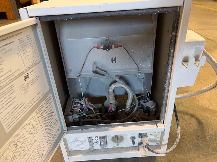 l.b.-white-premier-80df-heater-image-6