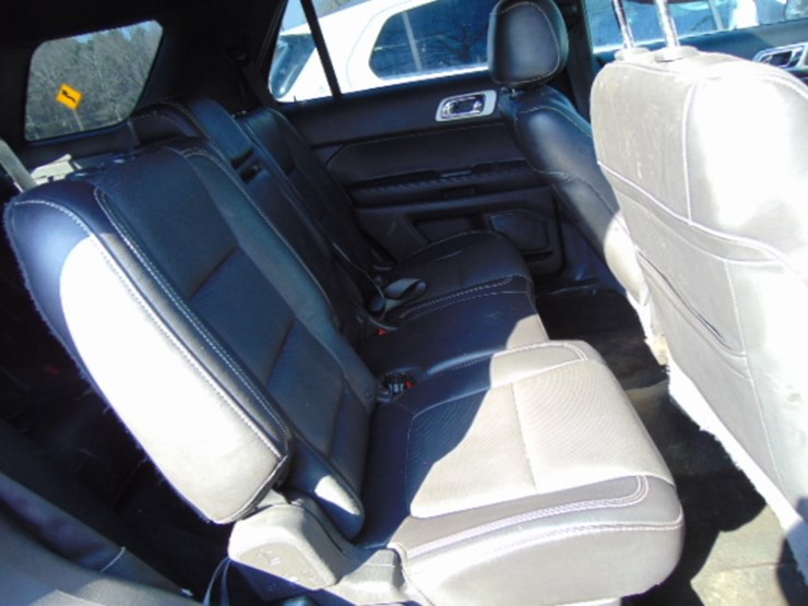 2015-ford-explorer-image-4