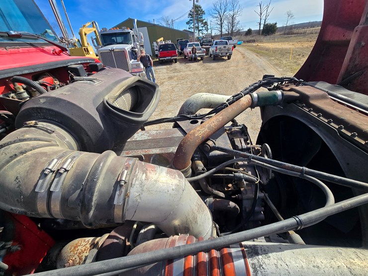 1997-peterbilt-377-image-45