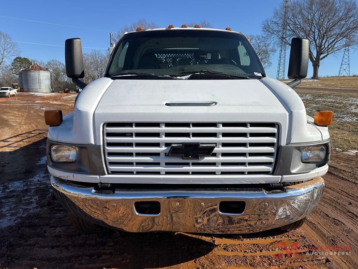 2005-chevrolet-c5500-flatbed-truck-image-5