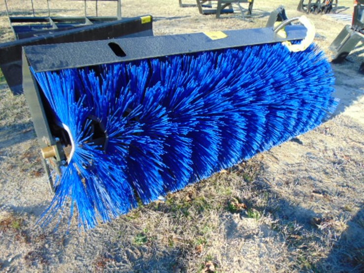 72"-skid-steer-hydraulic-rotary-broom-image-1