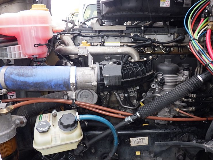 2020-freightliner-cascadia-126-image-29