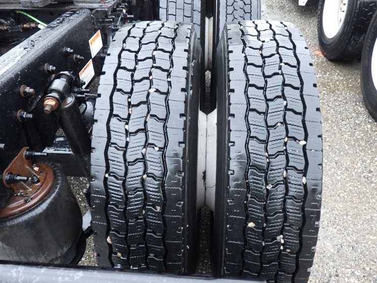 2020-freightliner-cascadia-126-image-10