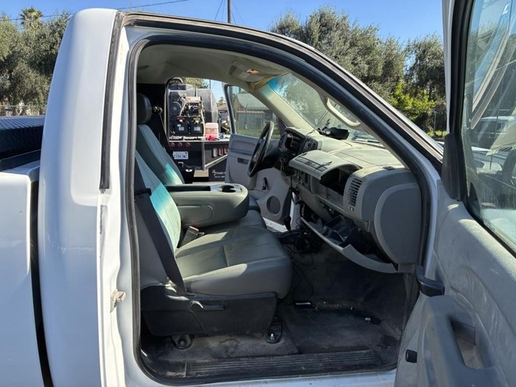 2011-chevrolet-2500hd-image-9