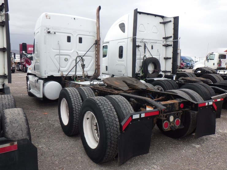 2014-freightliner-cascadia-125-image-11