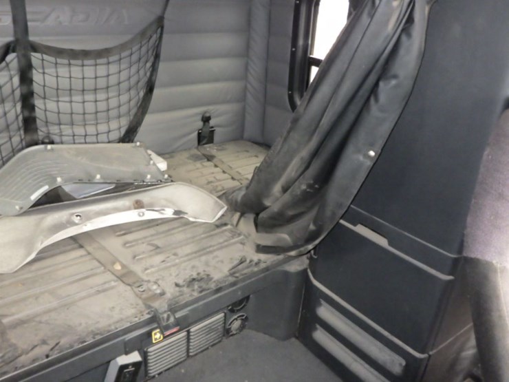 2019-freightliner-cascadia-126-image-29