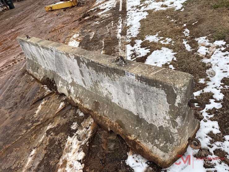 12'-concrete-barrier-image-3