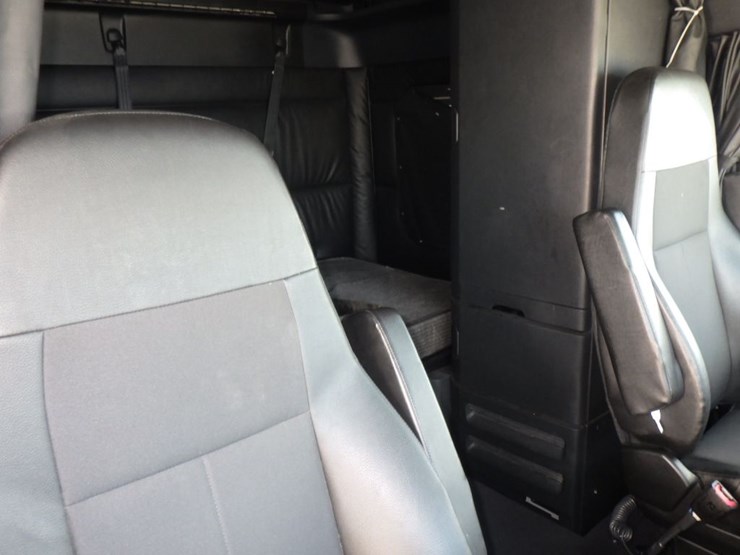 2024-freightliner-cascadia-126-image-6