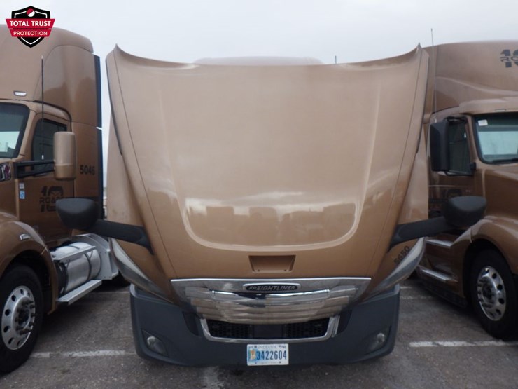 2023-freightliner-cascadia-126-image-22