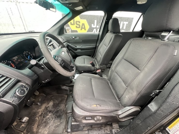 2017-ford-explorer-image-25