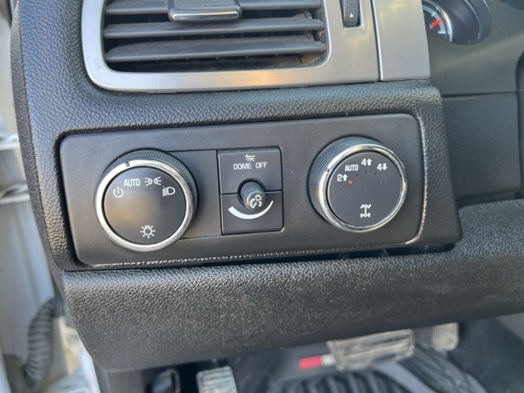 2009-chevrolet-tahoe-image-30