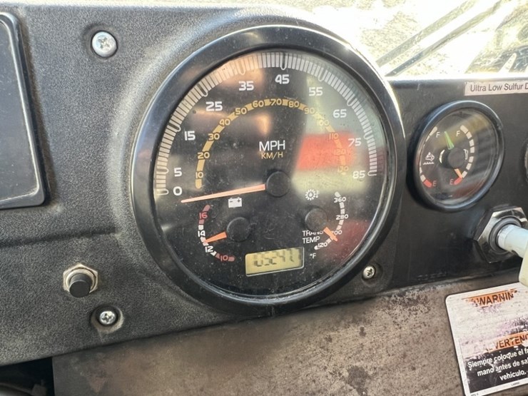 2013-mack-leu612-image-34