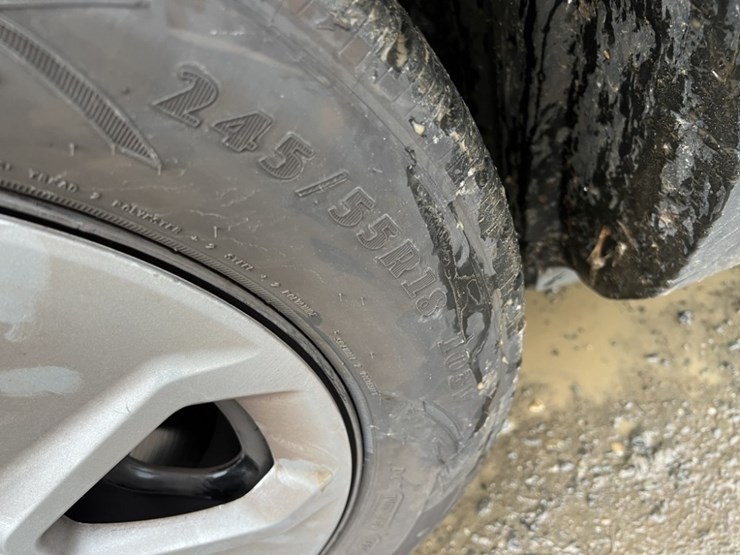 2017-ford-explorer-image-16