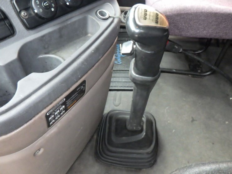 2013-freightliner-cascadia-125-image-17