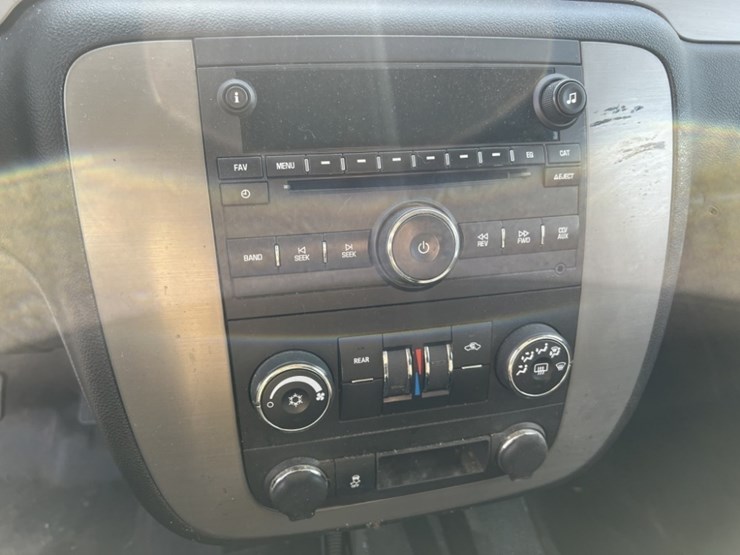 2012-chevrolet-tahoe-image-34