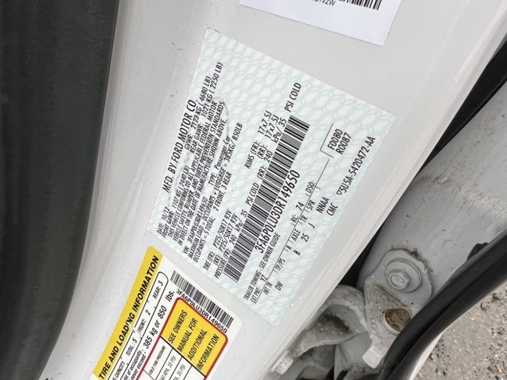 2013-ford-fusion-se-hybrid-sedan-image-10