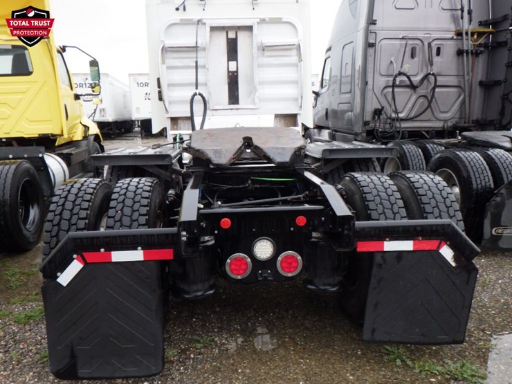 2019-freightliner-coronado-122-image-9