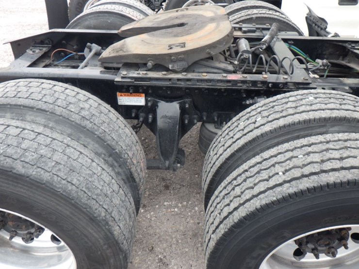 2021-freightliner-cascadia-126-image-7