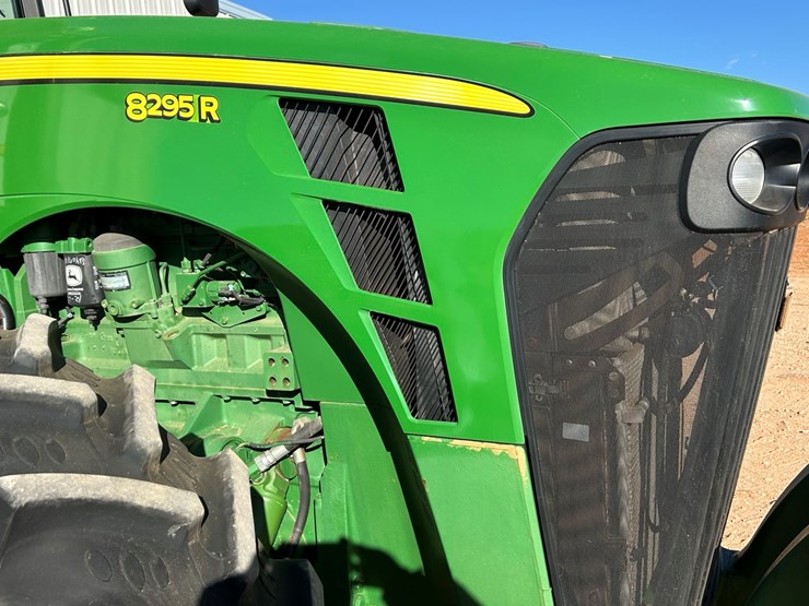 2010-john-deere-8295r-image-17