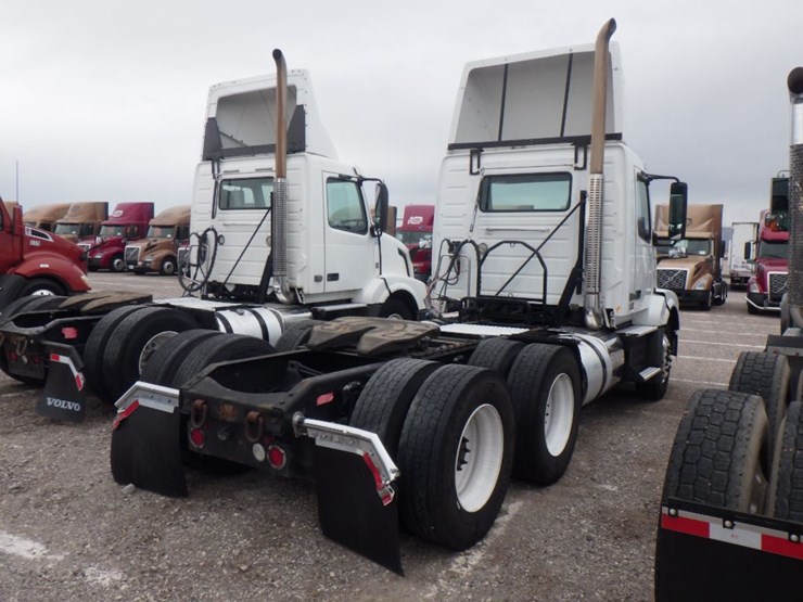 2012-volvo-vnl-300-image-7