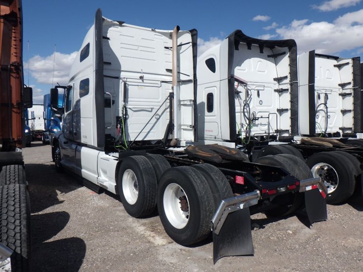 2023-volvo-vnl-760-image-15