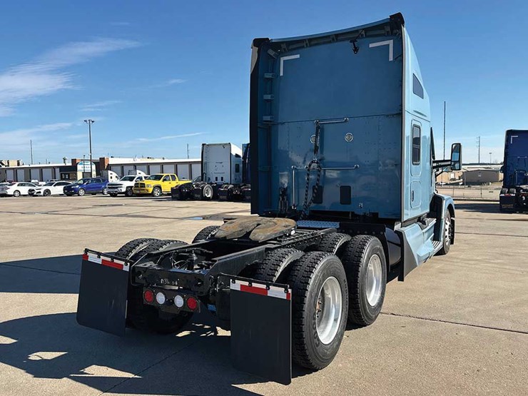 2022-kenworth-t680-image-4