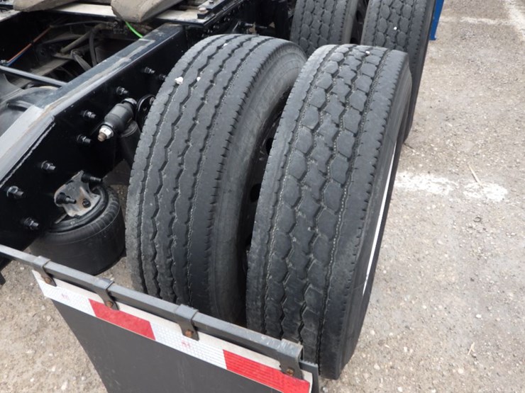 2021-freightliner-cascadia-126-image-13